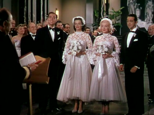 Thời trang quyến rũ trong phim của "cô đào" Marilyn ảnh 8