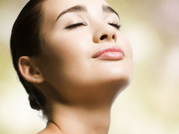 Chăm sóc da cổ - làm sao để đừng bị "xuống cấp"? ảnh 1