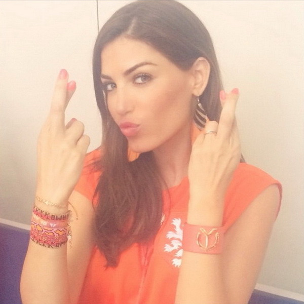 Vợ và bạn gái các cầu thủ hâm nóng World Cup 2014 ảnh 1