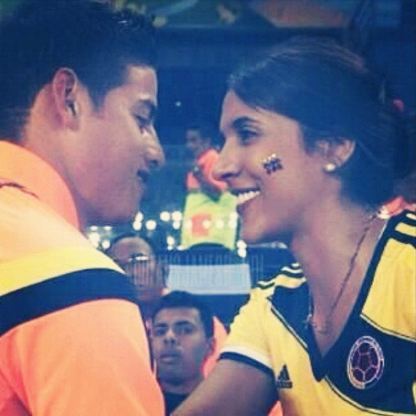 Vợ và bạn gái các cầu thủ hâm nóng World Cup 2014 ảnh 2