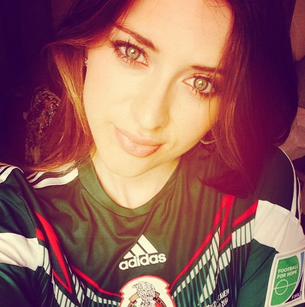 Vợ và bạn gái các cầu thủ hâm nóng World Cup 2014 ảnh 5