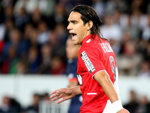 Tin 3/3: Real có hàng khủng, Becks quay lưng với M.U? ảnh 1