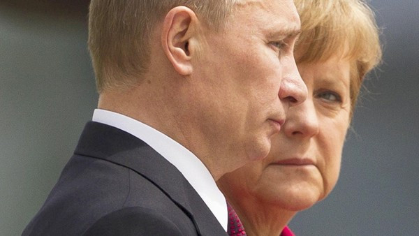 Báo Anh: Ông Putin xúi Ukraine "mua" dân quân ở miền Đông ảnh 1