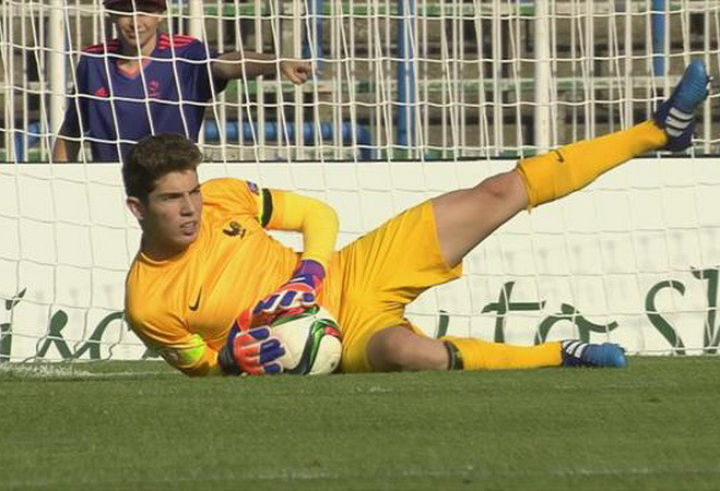 Con trai của Zidane cản phá 3 quả penalty, tự tin sút kiểu panenka ảnh 1