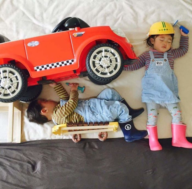 Bộ ảnh giấc ngủ thiên thần siêu dễ thương của một cặp song sinh ảnh 2