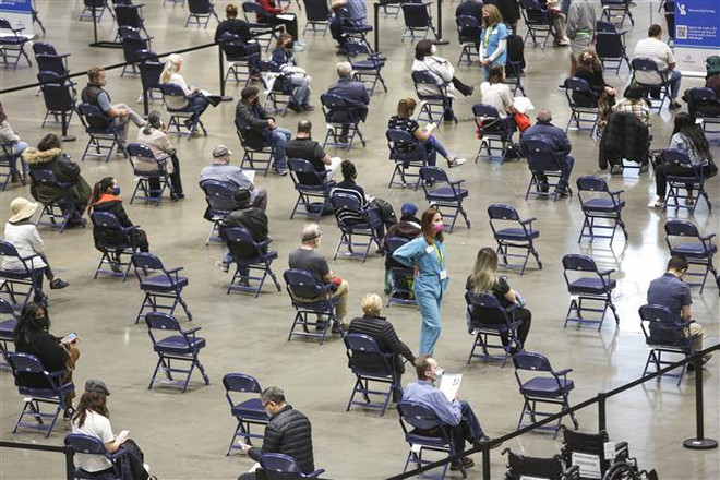 "Du lịch vaccine" gia tăng do tình trạng thiếu vaccine ngừa COVID-19 ảnh 1