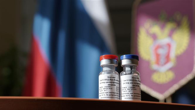 Bộ Y tế Nga giới thiệu vaccine Sputnik V phòng COVID-19 do Viện nghiên cứu dịch bệnh và vi trùng học Gamaleya phát triển. (Ảnh: AFP/TTXVN) Tổng thống Nga Putin vận động người dân tiêm vaccine phòng COVID-19 ảnh 1