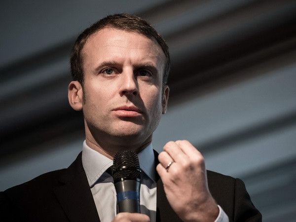 Cựu Bộ trưởng Kinh tế Pháp Emmanuel Macron tại cuộc họp báo ở Paris ngày 26/10. (Nguồn: AFP/TTXVN) Cựu Bộ trưởng Kinh tế E.Macron tuyên bố ra tranh cử tổng thống Pháp ảnh 1