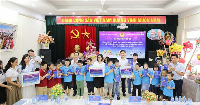 Hà Nội: Tết Trung Thu đầy ý nghĩa với trẻ em có hoàn cảnh khó khăn ảnh 1