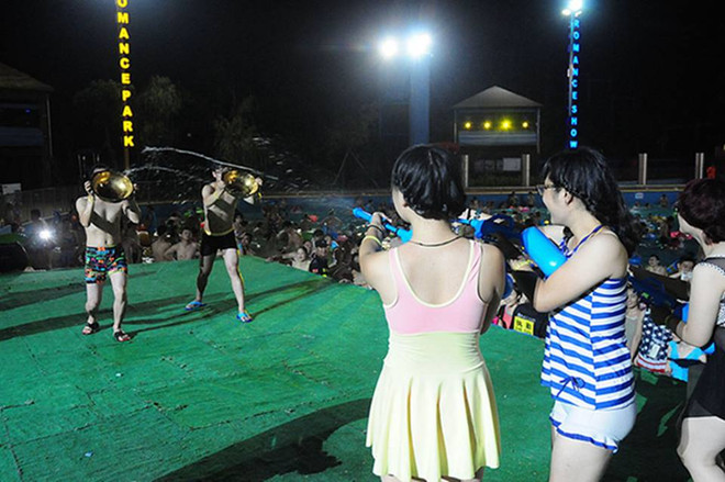 [Photo] Bức xúc với sự kiện thiếu tôn trọng phụ nữ ở Trung Quốc ảnh 4