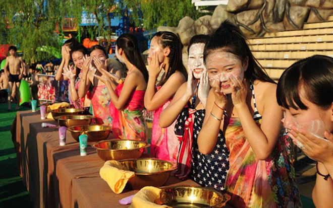 [Photo] Bức xúc với sự kiện thiếu tôn trọng phụ nữ ở Trung Quốc ảnh 1