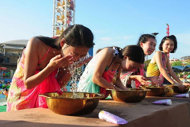 [Photo] Bức xúc với sự kiện thiếu tôn trọng phụ nữ ở Trung Quốc ảnh 2