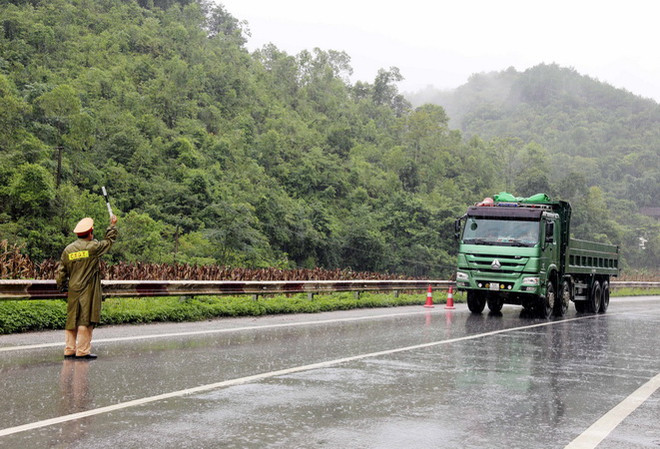 Toàn tỉnh Lạng Sơn có 30 tuyến quốc lộ và tỉnh lộ bị sạt lở ảnh 1