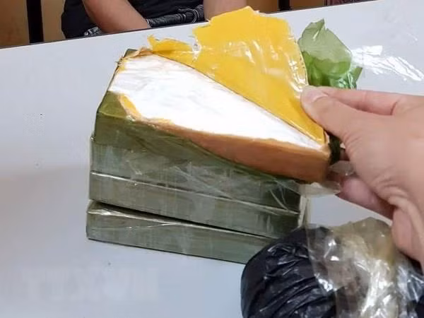 Lào Cai: Bắt quả tang 2 đối tượng vận chuyển 7 bánh heroin ảnh 1