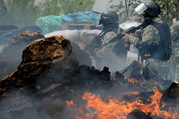 Quân đội Ukraine mở đợt tấn công dữ dội vào Slavyansk (Nguồn: AFP) Ukraine phá hủy nhiều căn cứ quân sự của lực lượng ly khai ảnh 1