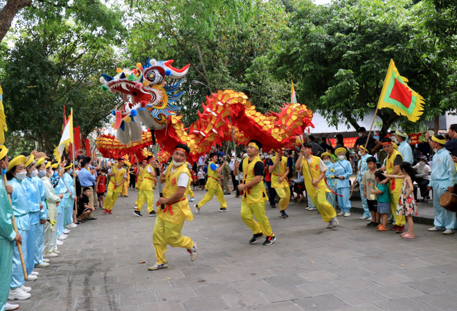 Về Bắc Ninh dự Lễ hội Đền Đô tưởng nhớ công ơn Vua Lý Công Uẩn ảnh 3