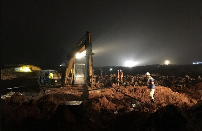 Lực lượng cứu hộ tiếp cận được hiện trường vụ lở đất ở Thâm Quyến ảnh 1