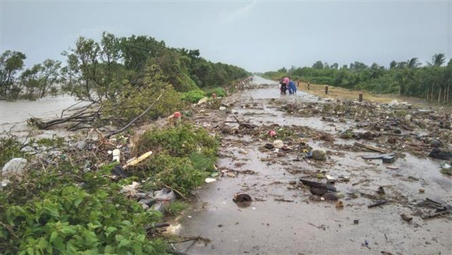 Cà Mau: Xuất hiện 2 vị trí sạt lở nguy hiểm trên tuyến đê biển Tây ảnh 1