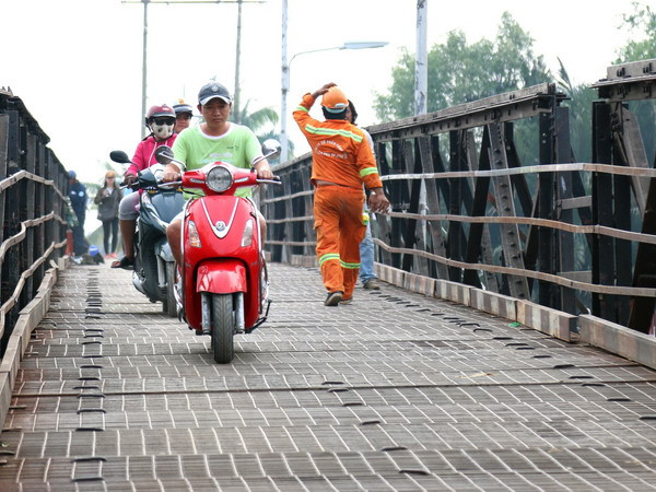 Thông xe cầu cũ Long Kiểng sau 12 ngày sửa nhịp cầu sập ảnh 1