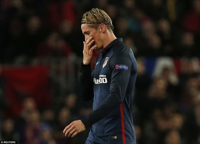 Cận cảnh 10 phút "điên rồ" của Fernando Torres tại Nou Camp ảnh 1