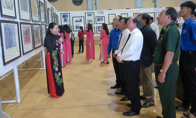 Trưng bày tư liệu 'Hoàng Sa, Trường Sa của Việt Nam' tại Phú Yên ảnh 1
