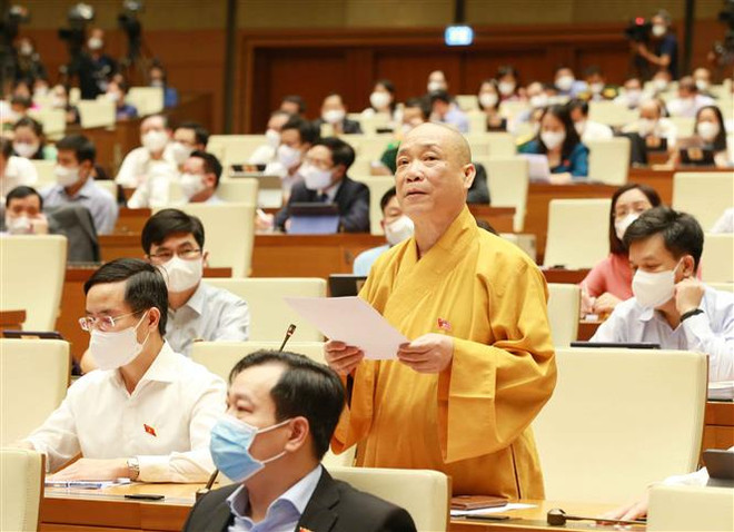 Đại biểu Quốc hội kêu gọi người dân tin tưởng vào vaccine COVID-19 ảnh 1