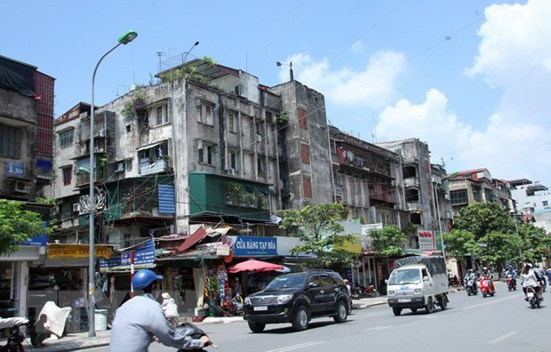Một khu tập thể cũ nằm trên đường Thanh Nhàn, phường Thanh Nhàn, quận Hai Bà Trưng. (Ảnh: Tuấn Anh/TTXVN) Hà Nội lập nghiên cứu, quy hoạch cải tạo, xây dựng chung cư cũ ảnh 1