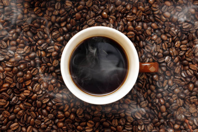 Có nhiều tranh cãi về việc sử dụng caffeine hàng ngày có tác động tốt hay xấu đến sức khỏe. (Ảnh: iStock) caphe.jpg