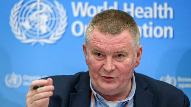 Mike Ryan, quan chức WHO lên án việc sử dụng ngôn ngữ thể hiện sự kỳ thị. (Nguồn: AFP) Quan chức WHO lên án cách sử dụng ngôn ngữ kỳ thị để nói về COVID-19 ảnh 1