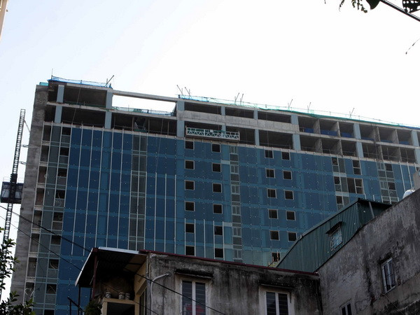 Chủ đầu tư 8B Lê Trực kéo dài thời gian tồn tại công trình sai phạm ảnh 1