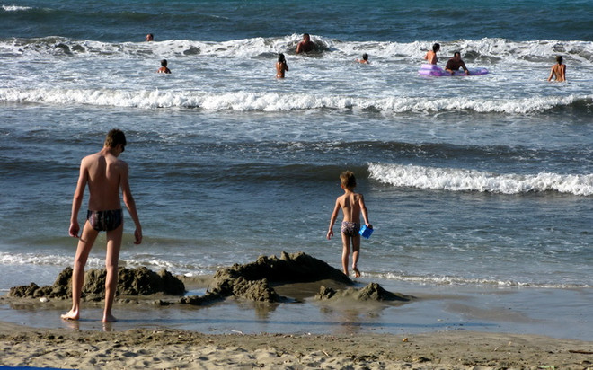 Người dân Hy Lạp sắp đối mặt với đợt nắng nóng kỷ lục hơn 43 độ C ảnh 1