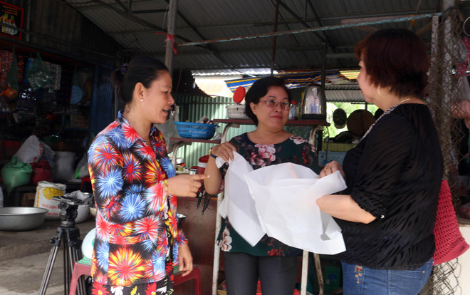 Bến Tre vận động tiểu thương sử dụng túi nilon tự hủy sinh học ảnh 1