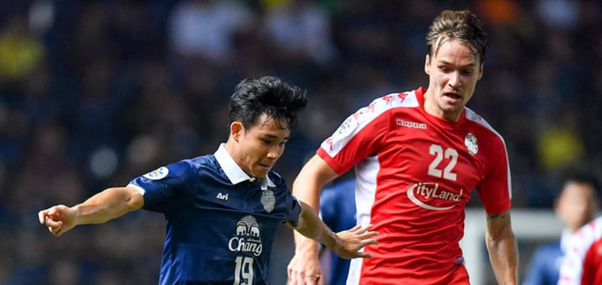 Á quân V-League (áo đỏ) bại trận trước Buriram. (Nguồn: AFC) TP.HCM chia tay AFC Champions League ngay từ vòng sơ loại ảnh 1