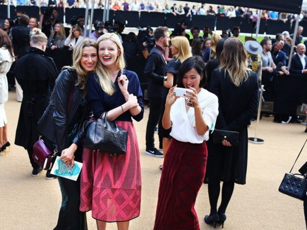 Phong cách đường phố thanh lịch tại Tuần lễ Thời trang London ảnh 5