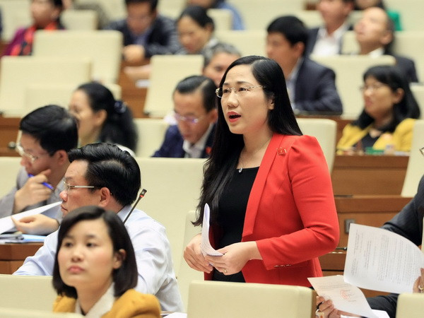 Đại biểu Quốc hội tỉnh Bắc Kạn Nguyễn Thị Thủy phát biểu ý kiến. (Ảnh: Phạm Kiên/TTXVN) Thông qua Nghị quyết sửa đổi về miễn giảm thuế sử dụng đất nông nghiệp ảnh 1