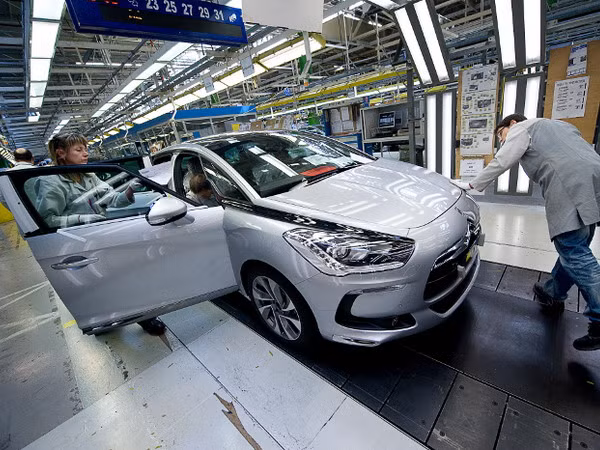 Peugeot không có kế hoạch bán cổ phần hãng Faurecia ảnh 1