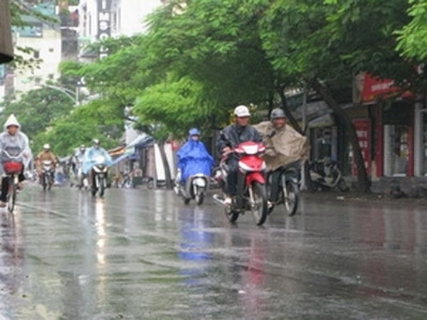 Miền Bắc mưa lạnh, miền Nam tiềm ẩn nguy cơ lốc xoáy ảnh 1