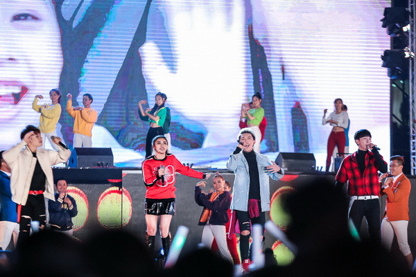 Đêm đông “nóng rực” với dàn sao khủng tại ‘Đại hỷ xuân 2017’ ảnh 2