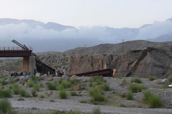 Pakistan: Xe khách rơi xuống vực sâu, ít nhất 40 người thiệt mạng ảnh 1