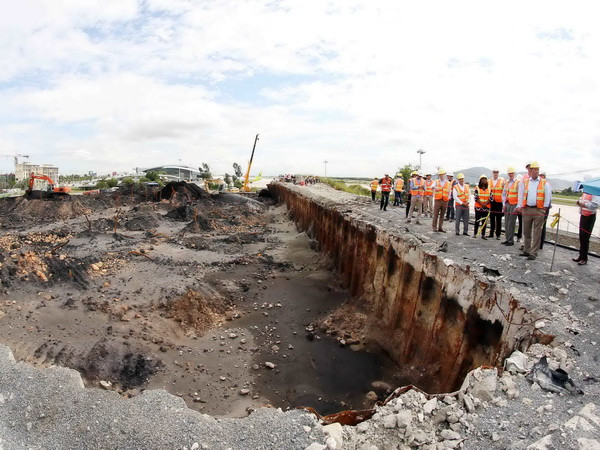 Đoàn Nghị sỹ Hoa Kỳ làm việc về khắc phục hậu quả chiến tranh ảnh 1