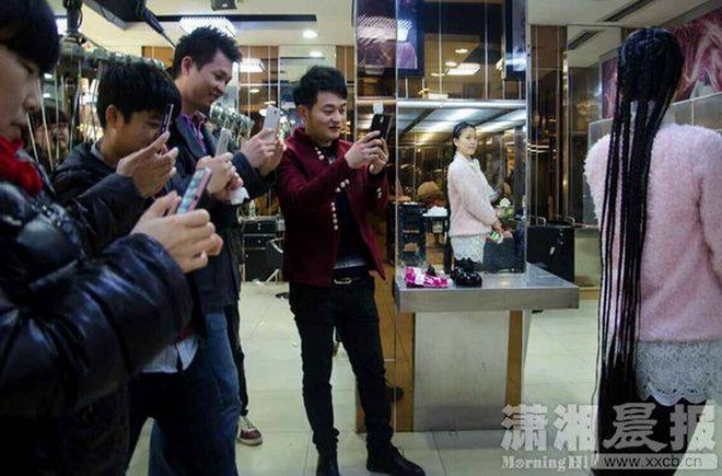 Bà bầu cắt 1,3m tóc nuôi suốt 13 năm để dành dinh dưỡng cho con ảnh 2