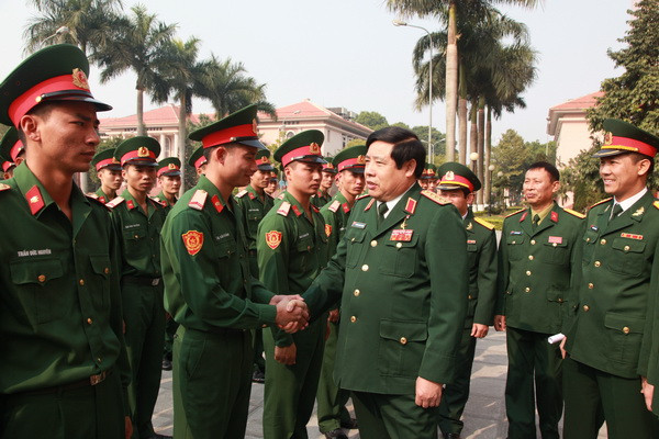 Bộ trưởng Quốc phòng động viên quân nhân sắp xuất ngũ ảnh 1