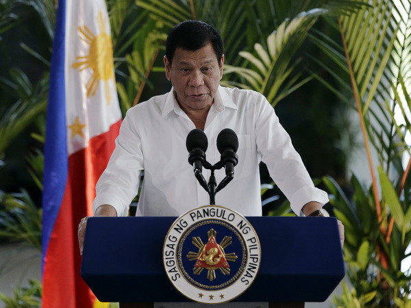 Tổng thống Philippines Rodrigo Duterte tại một sự kiện ở Manila ngày 9/11. (Nguồn: AP/TTXVN) Tổng thống Philippines thăm Malaysia bàn về an ninh hàng hải ảnh 1