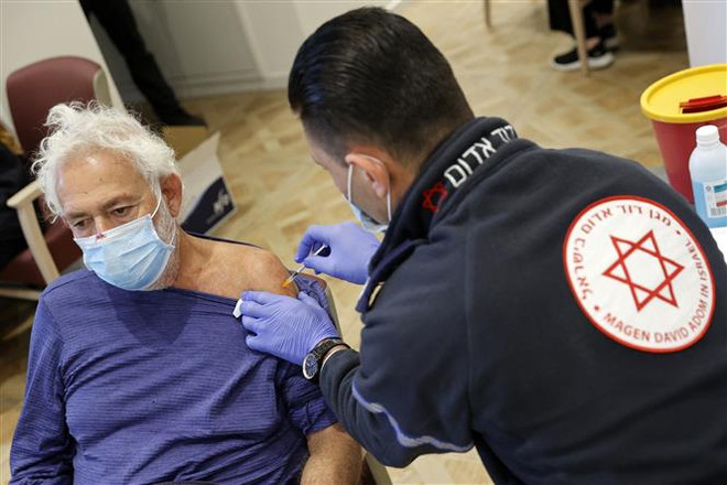 Việc triển khai tiêm vaccine chống biến thể Omicron có thể bị trì hoãn ảnh 1