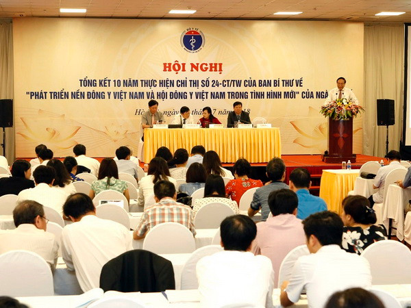 Quang cảnh hội nghị. (Ảnh: Dương Ngọc/TTXVN) Phát triển nền Đông y để đáp ứng nhu cầu khám chữa bệnh của nhân dân ảnh 1