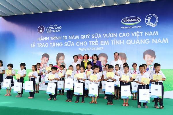 Quỹ sữa Vươn cao Việt Nam tặng sữa cho trẻ em tỉnh Quảng Nam ảnh 1