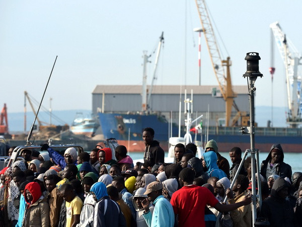 EU đề nghị các nước thành viên tiếp nhận 40.000 người tị nạn ảnh 1