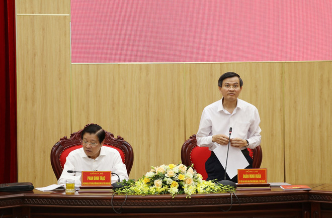 Ông Đoàn Minh Huấn, Ủy viên Trung ương Đảng, Bí thư Tỉnh ủy Ninh Bình, phát biểu tại buổi làm việc. (Ảnh: Đức Phương/TTXVN) TTXVN_1706Ninhbinh3.jpg
