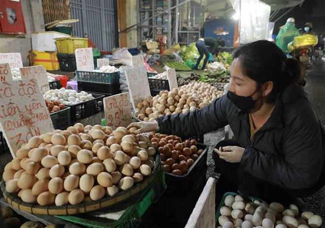 Thị trường hàng hóa mùng 5 Tết dồi dào, nhu cầu tiêu thụ tăng ảnh 2