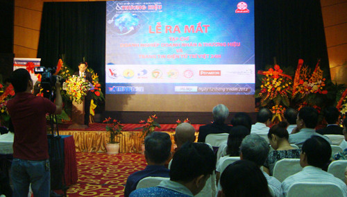 Giao bên ngoài tổ chức xuất bản, một tạp chí bị thu hồi giấy phép ảnh 1